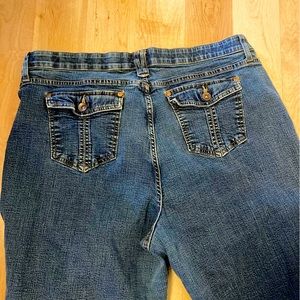 Women’s Lee comfort waistband stretch. Denim size 18W Medium length